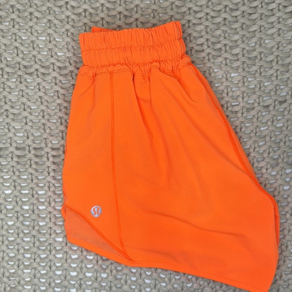 Lululemon Hotty Hot Low-Rise Lined Short 4", 0. - Picture 3 of 5